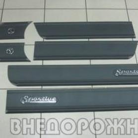 Молдинги по кузову широкие, резиновые Niva 21213 с надписью 